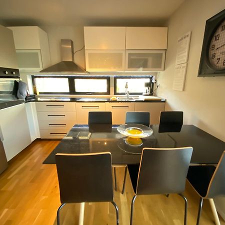 Вілла Townhouse On Arlanda Stockholm Metro Line - Easy Checkin Соллентуна Екстер'єр фото