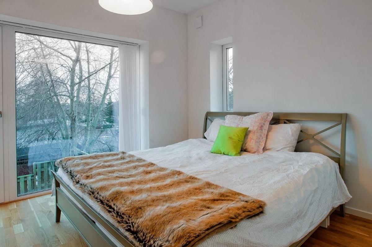 Вілла Townhouse On Arlanda Stockholm Metro Line - Easy Checkin Соллентуна Екстер'єр фото