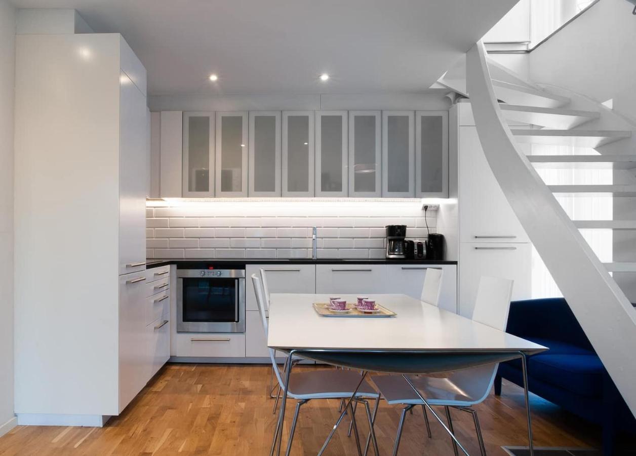 Вілла Townhouse On Arlanda Stockholm Metro Line - Easy Checkin Соллентуна Екстер'єр фото