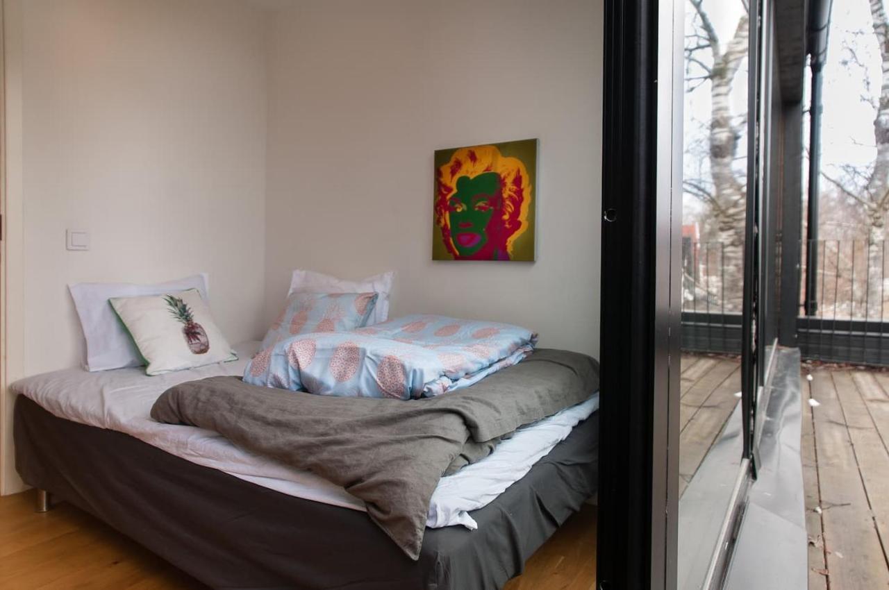 Вілла Townhouse On Arlanda Stockholm Metro Line - Easy Checkin Соллентуна Екстер'єр фото