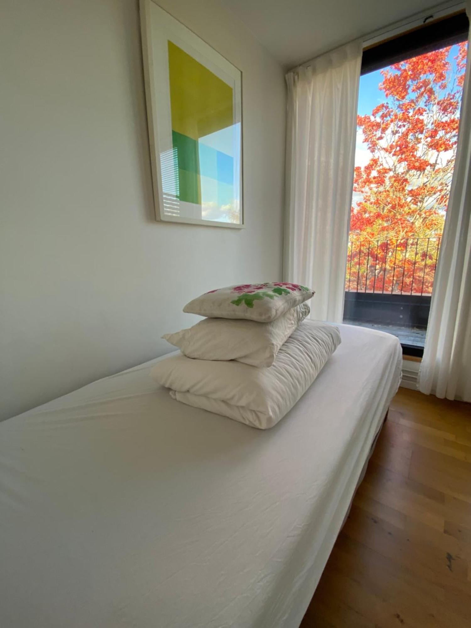 Вілла Townhouse On Arlanda Stockholm Metro Line - Easy Checkin Соллентуна Екстер'єр фото