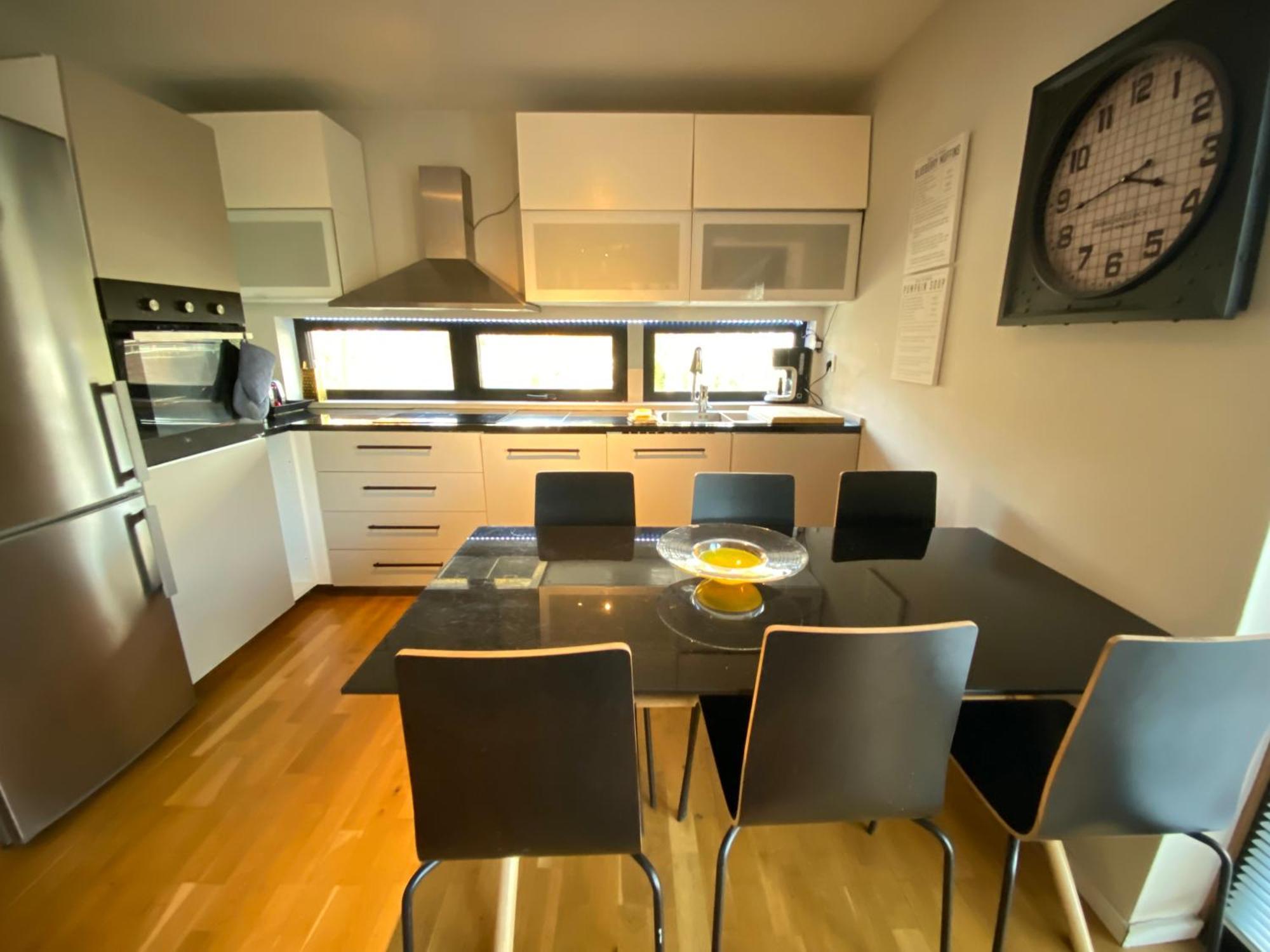 Вілла Townhouse On Arlanda Stockholm Metro Line - Easy Checkin Соллентуна Екстер'єр фото