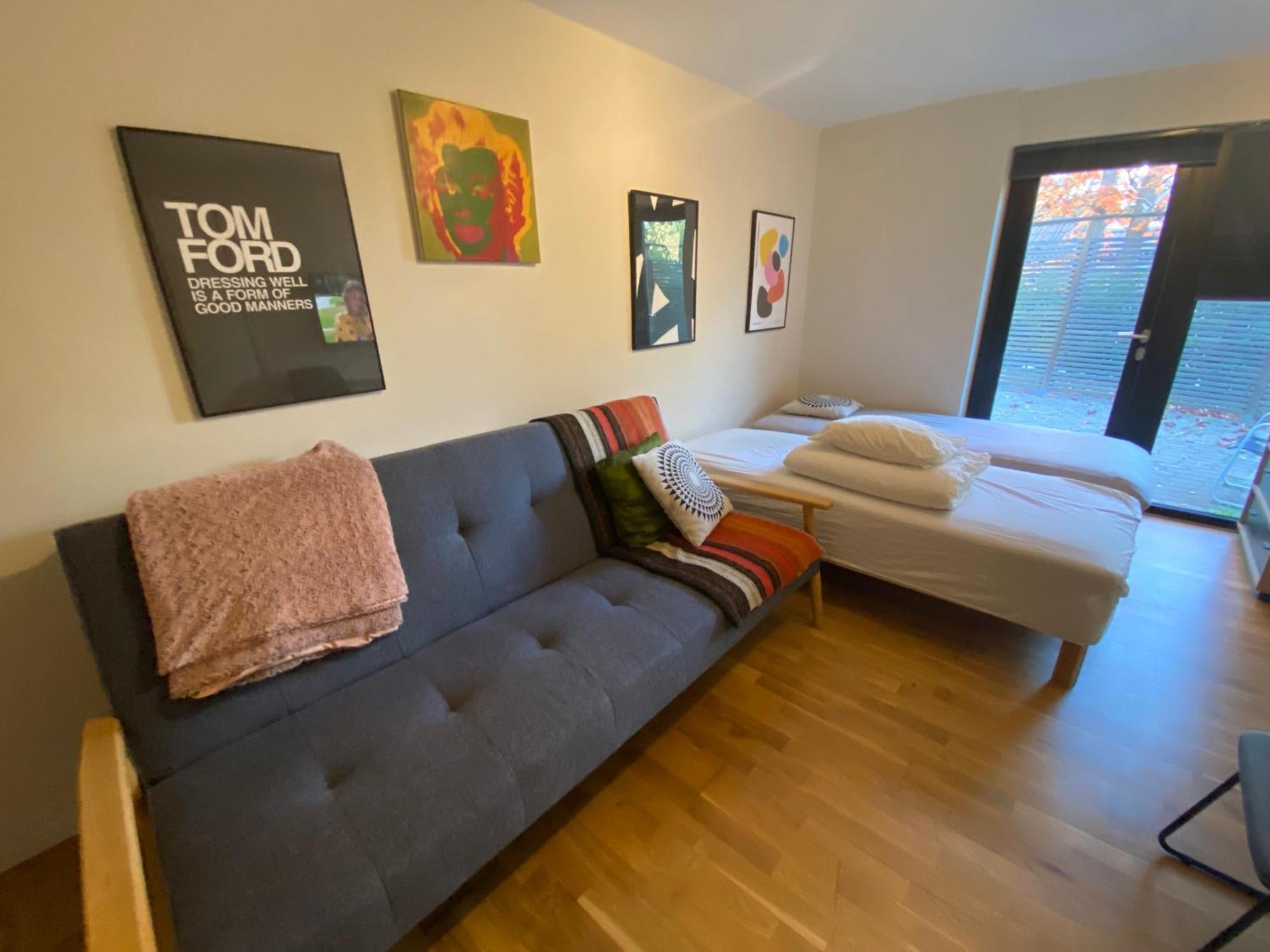Вілла Townhouse On Arlanda Stockholm Metro Line - Easy Checkin Соллентуна Екстер'єр фото