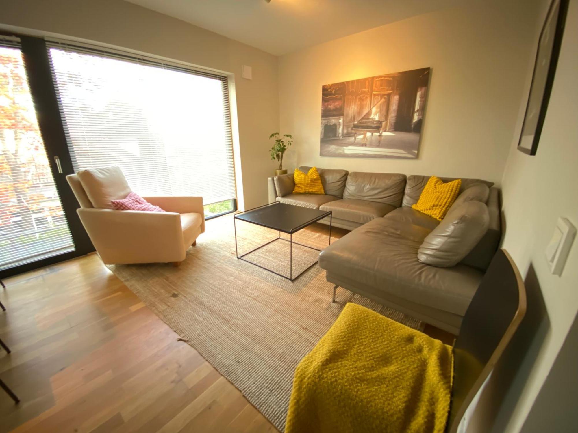 Вілла Townhouse On Arlanda Stockholm Metro Line - Easy Checkin Соллентуна Екстер'єр фото