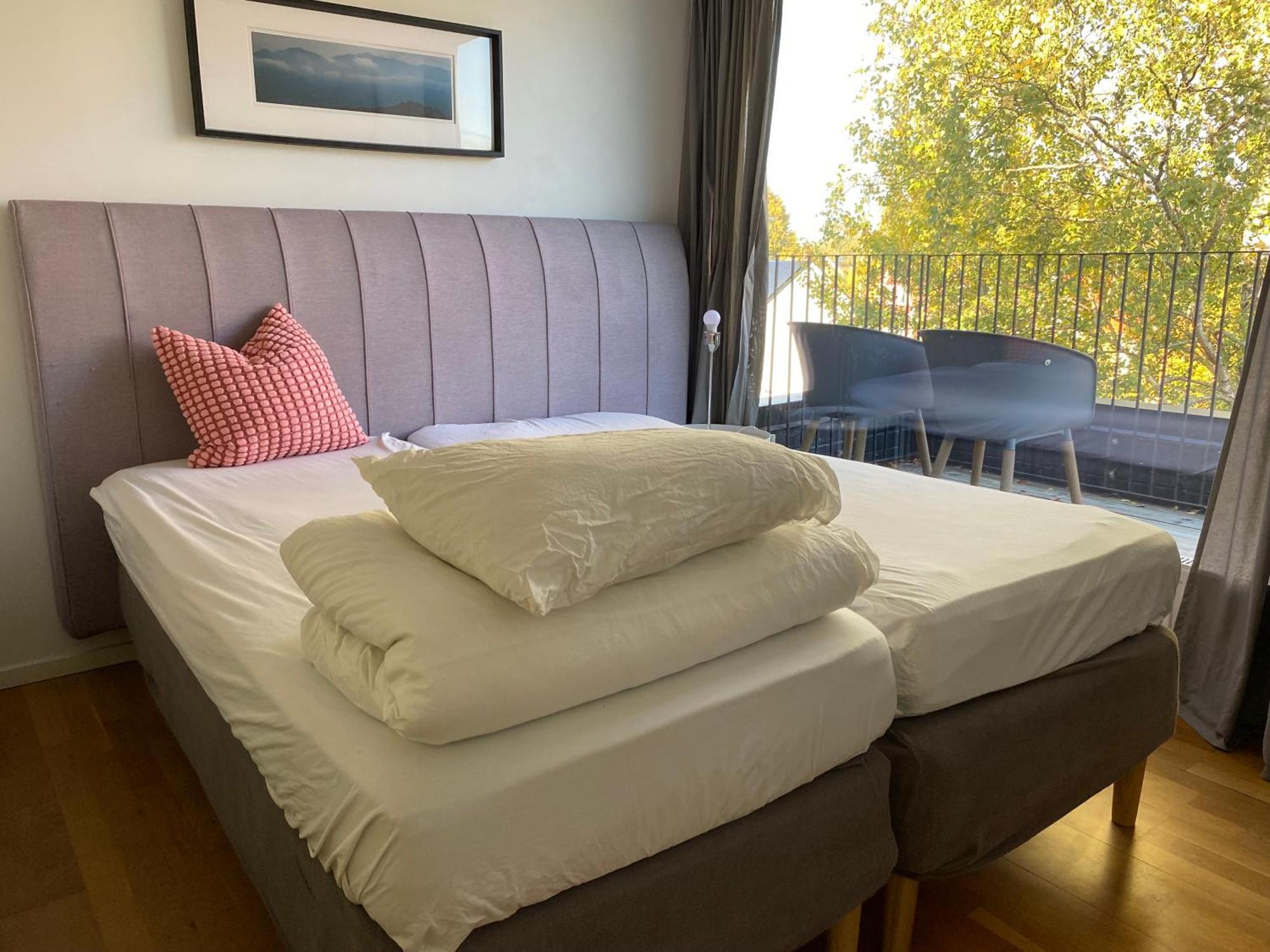 Вілла Townhouse On Arlanda Stockholm Metro Line - Easy Checkin Соллентуна Екстер'єр фото